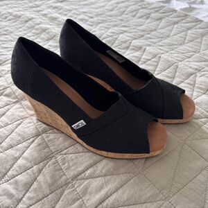 NWOT Toms Classic Espadrille Wedge Sandal